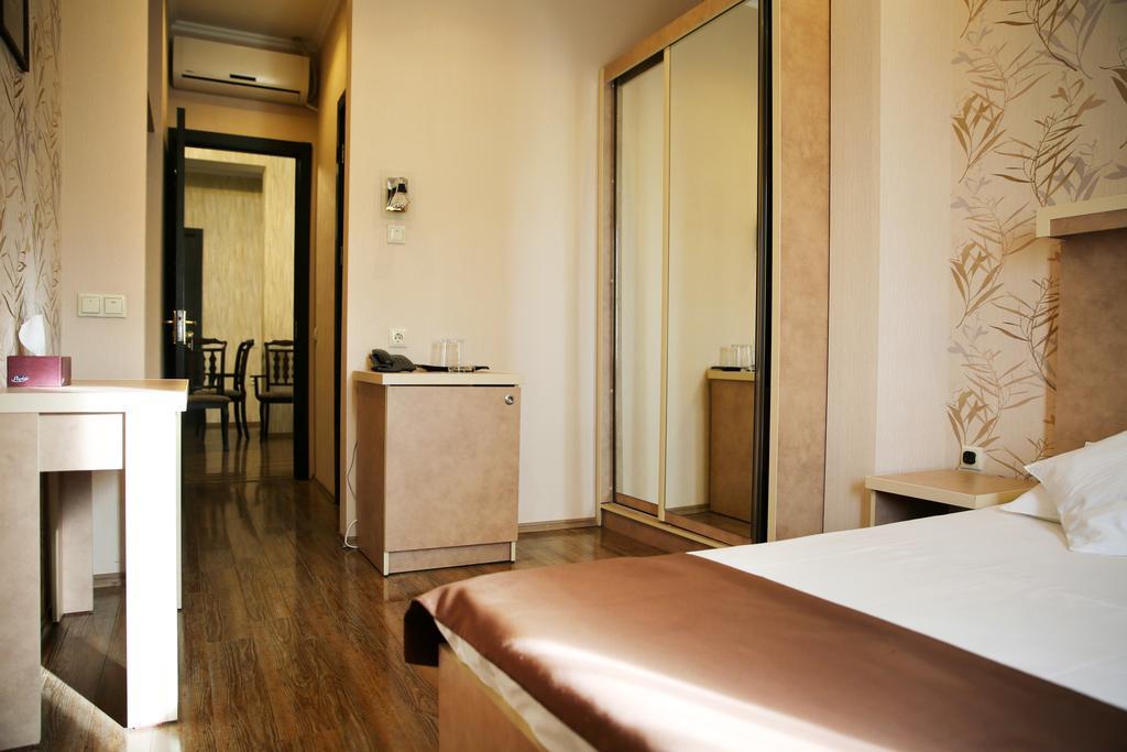 טביליסי Rondo Hotel חדר תמונה